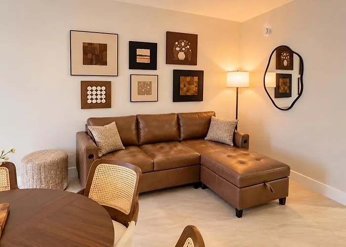Bayview Regency Apartments By Lowkl
